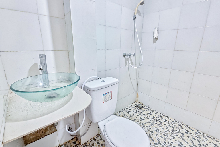 Bathroom, RedDoorz near Taman Safari 3, Bogor