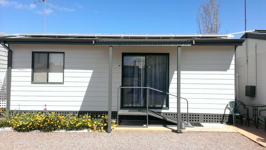 Exterior & Views