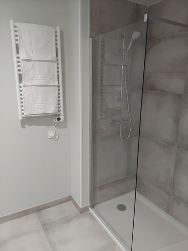 Bathroom 5, APPART HOTEL RESIDIS PARAY - ORLY, Essonne