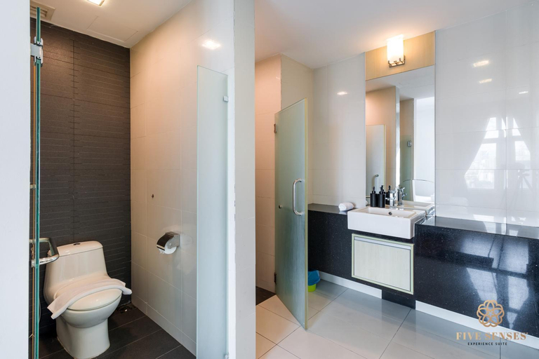 Bathroom 13