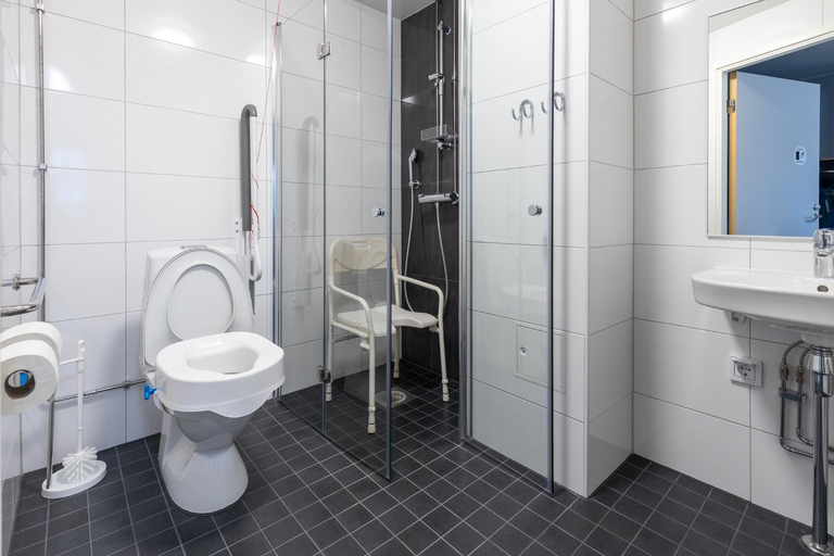 Bathroom 4, Hotel Linnasmaki, Finland Proper