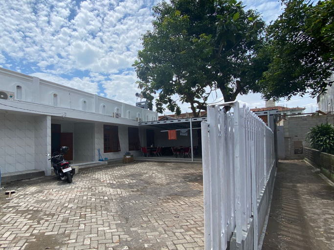 Exterior & Views 2, RedDoorz @ Timuran Prawirotaman, Yogyakarta