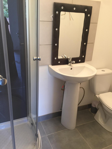 Bathroom 3, Iago Lodge ,gare et aeroport a proximite, Oise