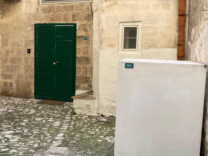 Others 2, Seicentotufi, Matera