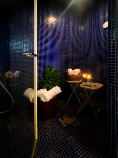 Monolocale con bagno turco e spazio esterno Studio apartment with turkish bath and external space, Lecco