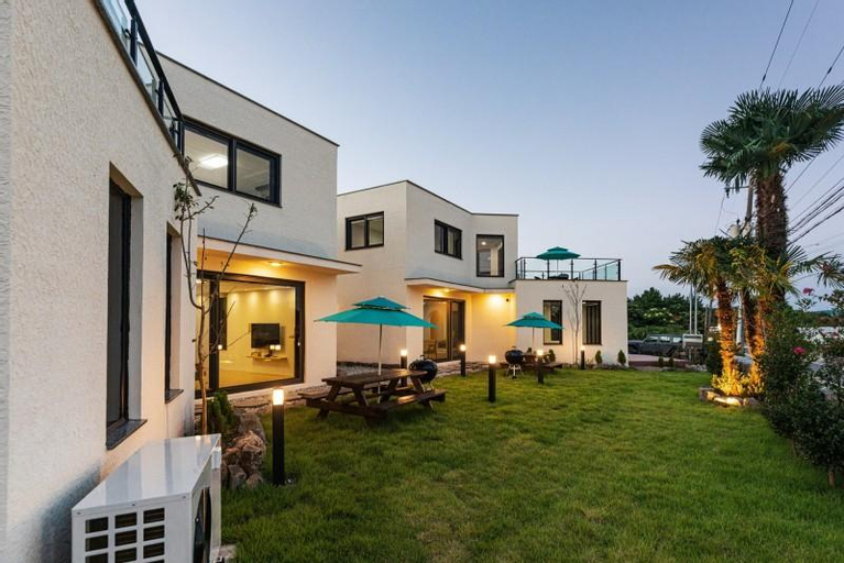 Seogwipo Donnaeko Private Hot Water Pool Villa, Seogwipo