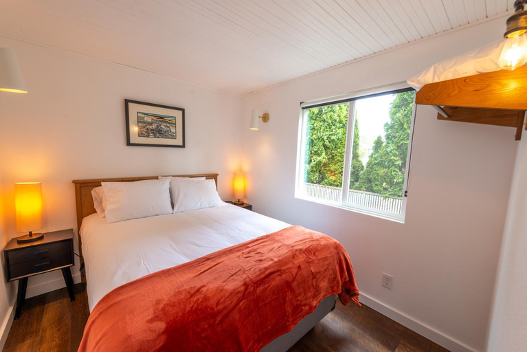 Bedroom 2, The Seaview Cottages, Pacific
