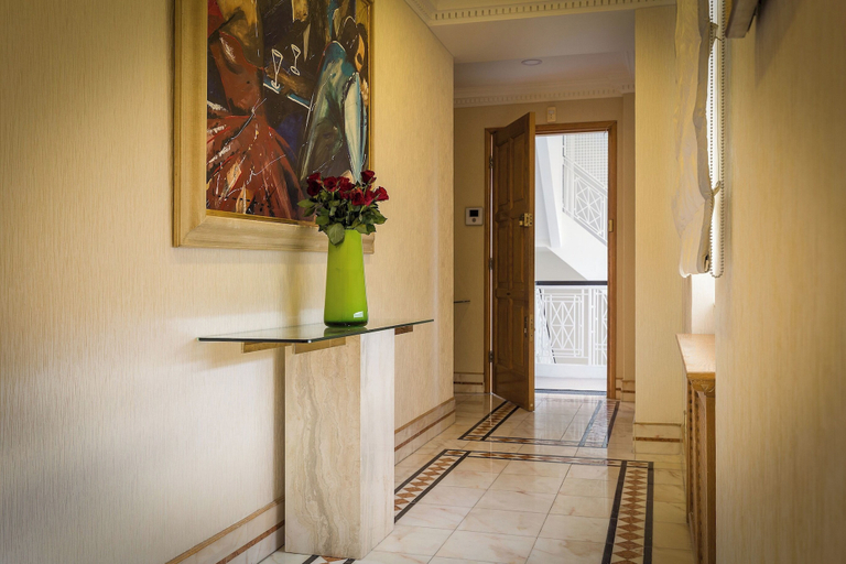 Others 5, Penthouse 3-bed 3-bath on Marble Arch, London