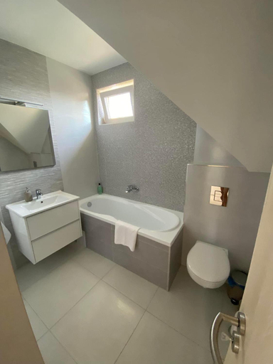 Bathroom 3, Jokai Apartmanhaz-Hajduszoboszlo, Hajdúszoboszló