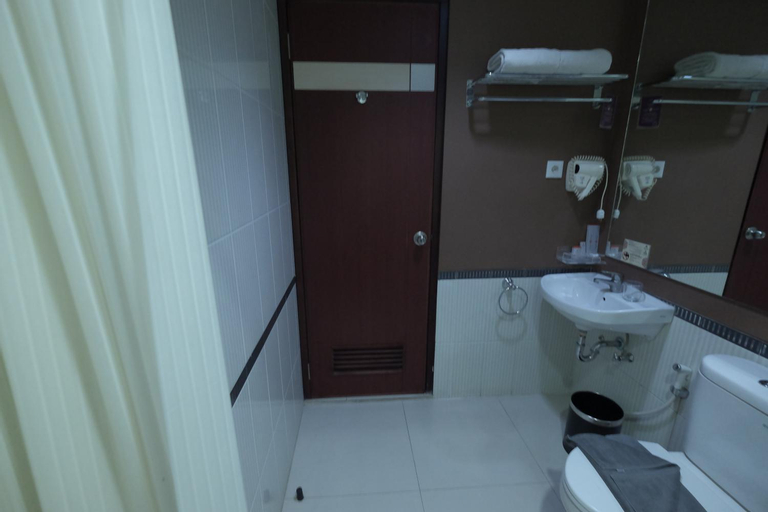 Bathroom 11