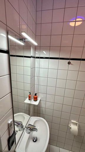 Bathroom 20