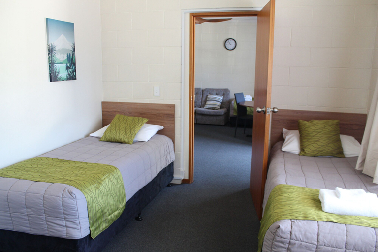 Bedroom 2, Elmore Lodge Motel, Hastings city