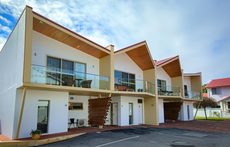 Exterior 7