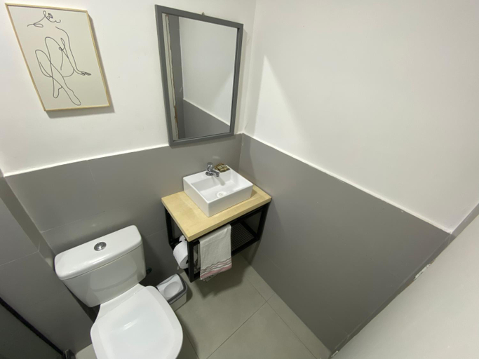Bathroom 1, Haz Portuguesa, Rio de Janeiro