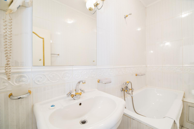 Bathroom 4, Hotel Carpati Imparatul Romanilor, Municipiul Bucuresti