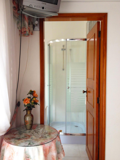 Others 5, Casa Sousa, Lagos
