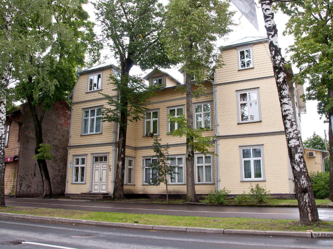 Exterior & Views