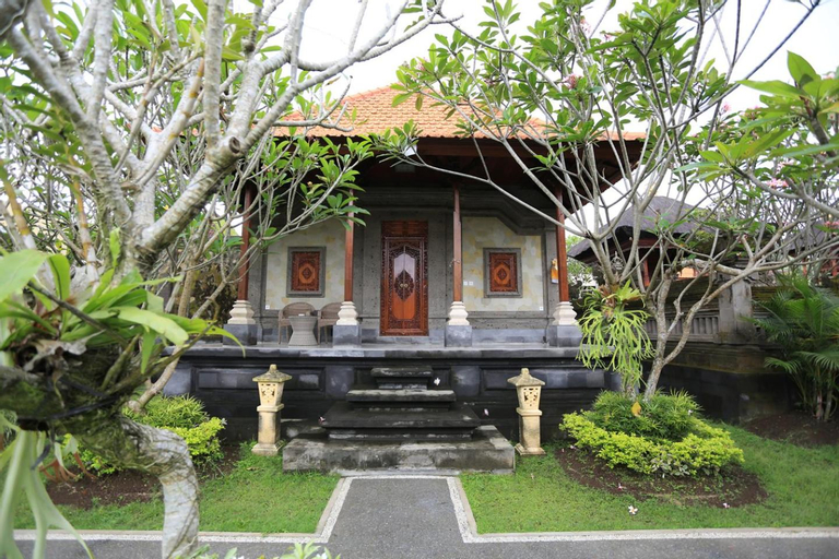 Exterior 10