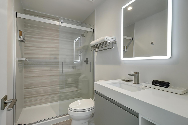 Bathroom 10