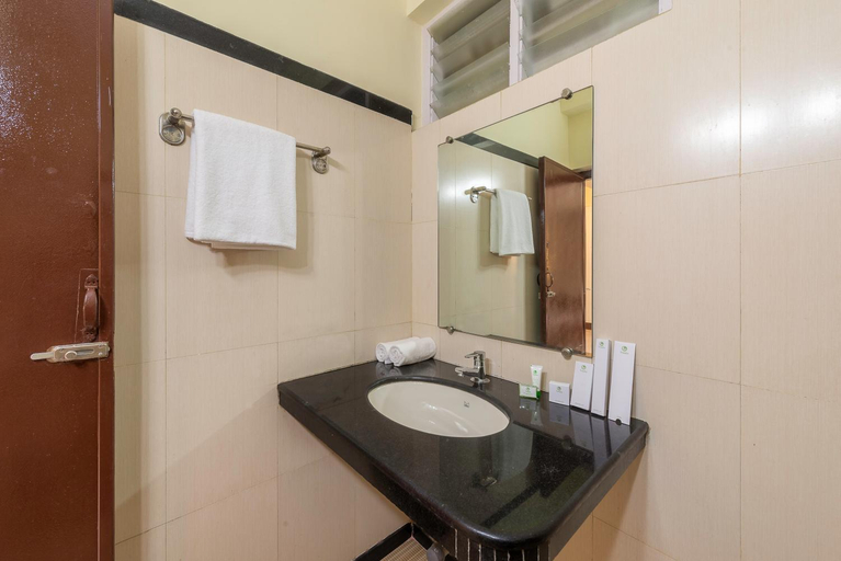 Bathroom 4, Treebo Trend Green Park, North Goa