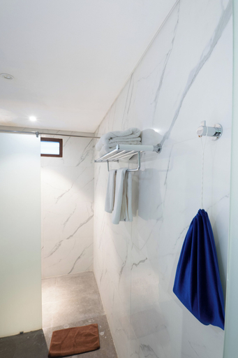 Bathroom 24