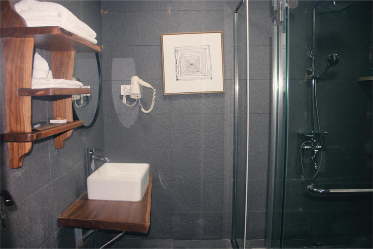 Bathroom 3, 张家界天门山伴田居民宿, Zhangjiajie