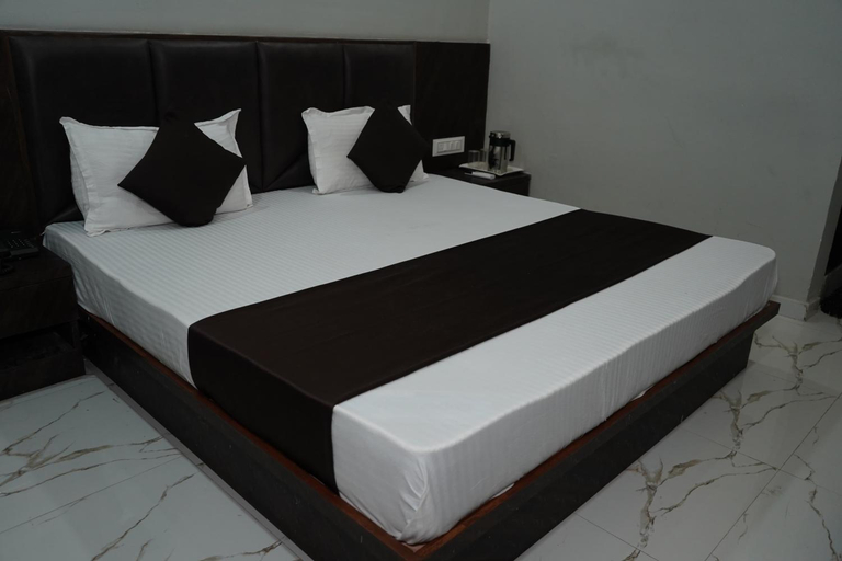 Bedroom 5, HOTEL PR VILLA, Gandhinagar