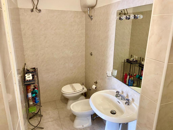 Bathroom 2, Casa di Marco, Lecce