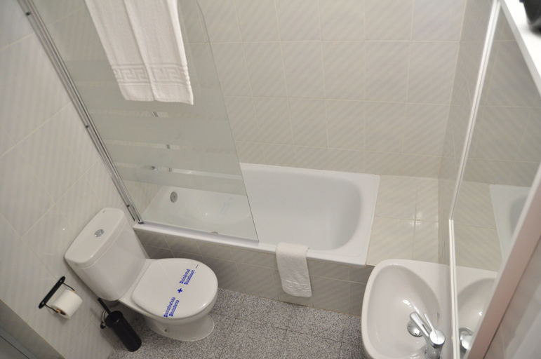 Bathroom 4, Hostal Porto Mar, Tarragona