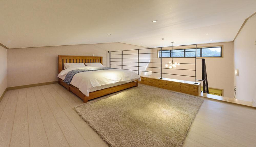 Bedroom 2, Gyeongpoen Pension, Gangneung