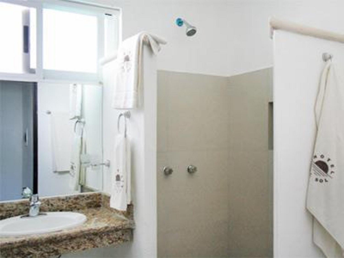 Bathroom 4, Hotel Del Sol, Isla Mujeres
