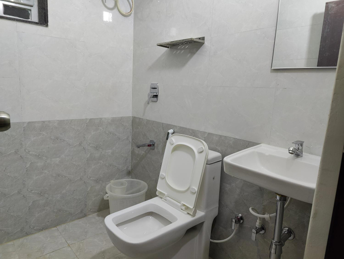 Bathroom 5, The Jugglers Rest, Mysore