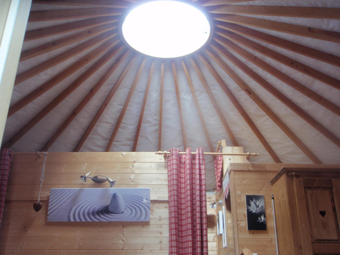 Bathroom 1, Les Gites du Cairn, Hérens