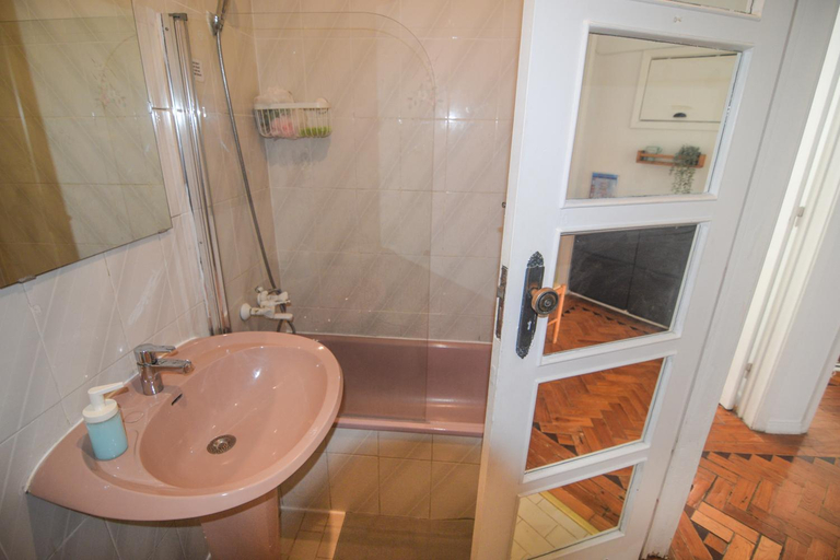 Bathroom 5, Maria Shared Apartment in Central Lisbon, Lisbon