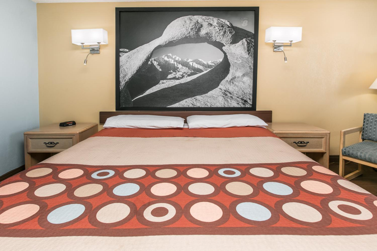 Bedroom 3, Super 8 by Wyndham Bishop, Inyo