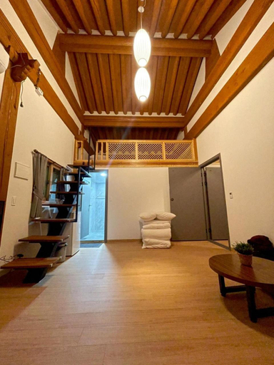 Others 4, Hanok solsol, Jeonju