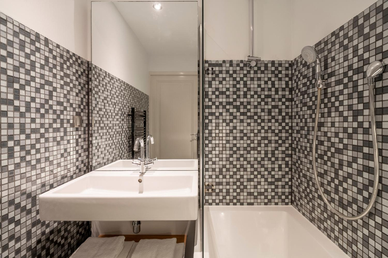 Bathroom 3, Short Stay Group East Quarter Serviced Apartments, Amsterdam