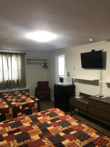 Others 5, Evergreen Motel, Oswego