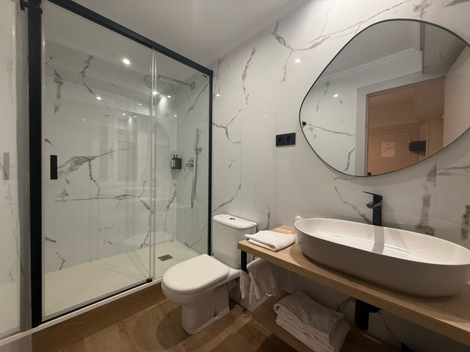 Bathroom 3, PLAZA SANTANDER, Cantabria