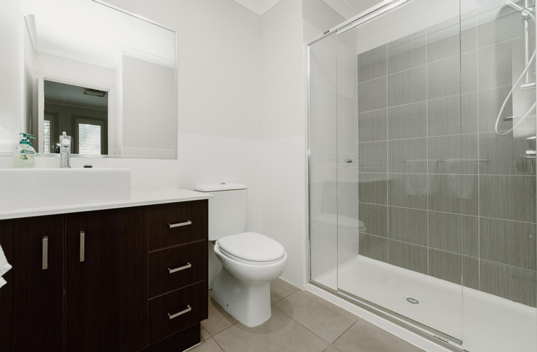 Bedroom 4, Yarrawonga Waterfront Apartments, Corowa