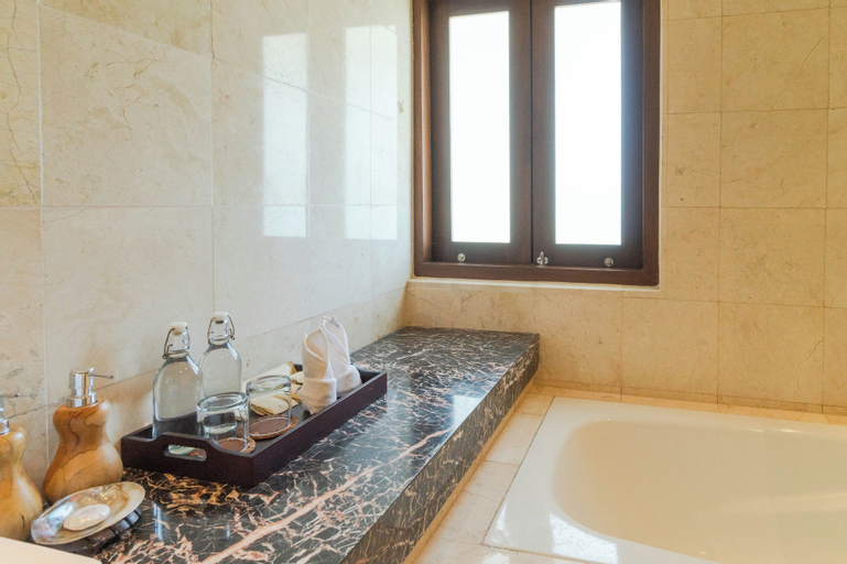 Bathroom 14