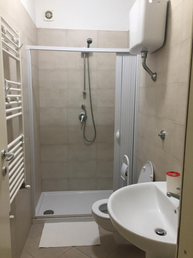 Bathroom 3, Trentatre Quarantatre, Bari
