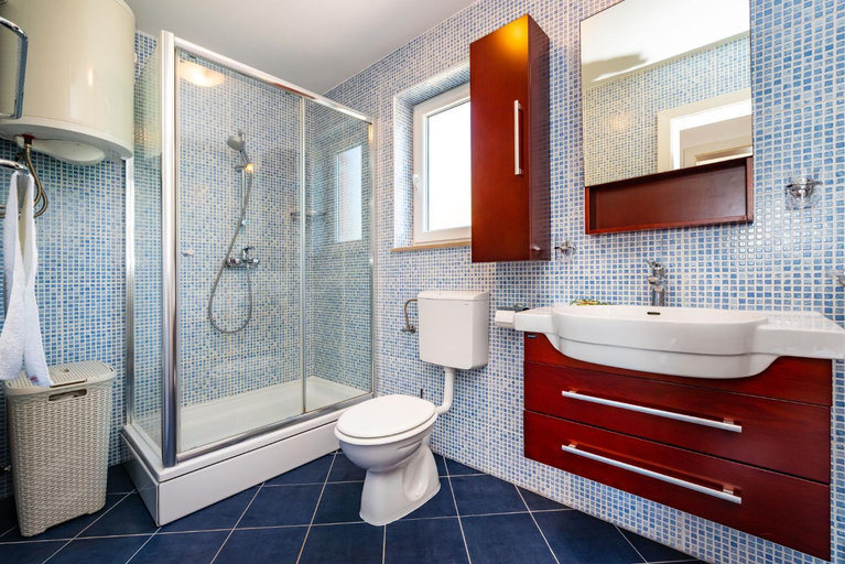 Bathroom 3, Golubinka Apartments, Sali
