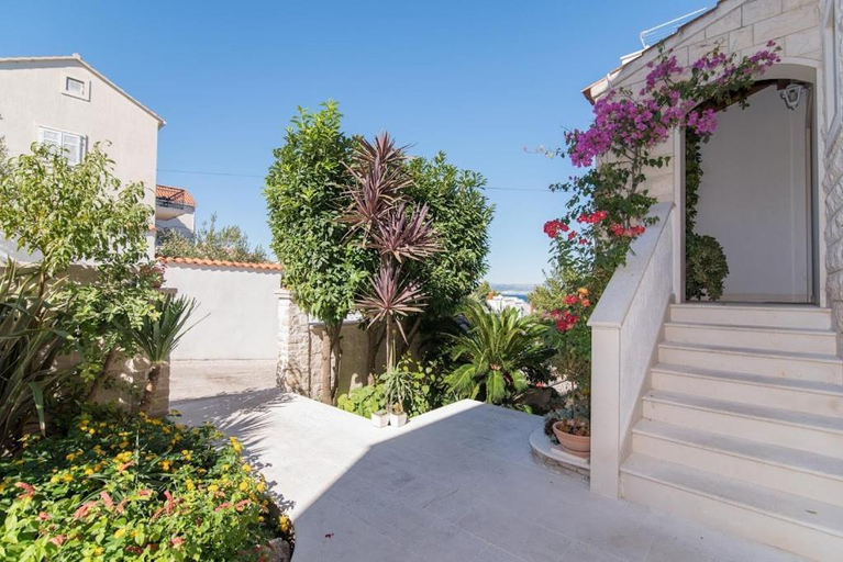 Others 4, Apartments Petranic, Supetar