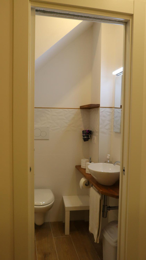 Others 3, Aura b&b, Bari
