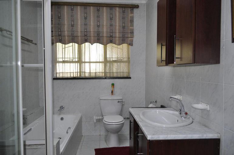 Bathroom 4, Cashan BnB, Bojanala