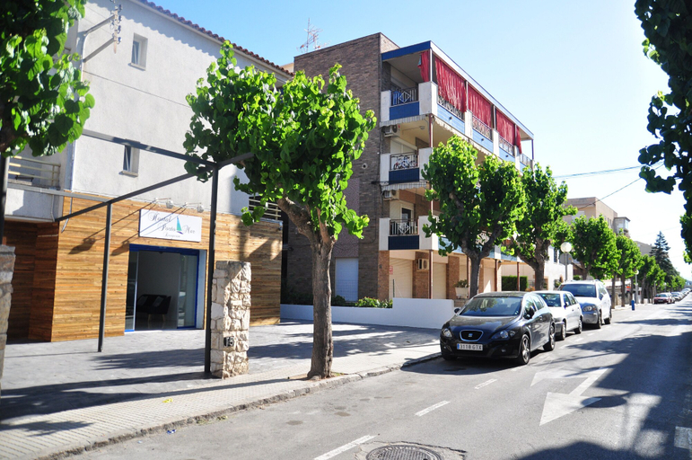 Exterior & Views 2, Hostal Porto Mar, Tarragona