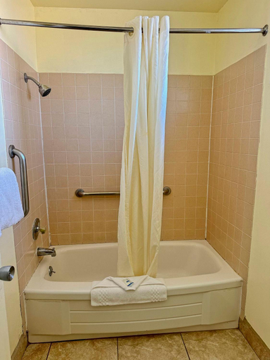 Bathroom 4, Rodeway Inn Boardman - Hermiston, Morrow