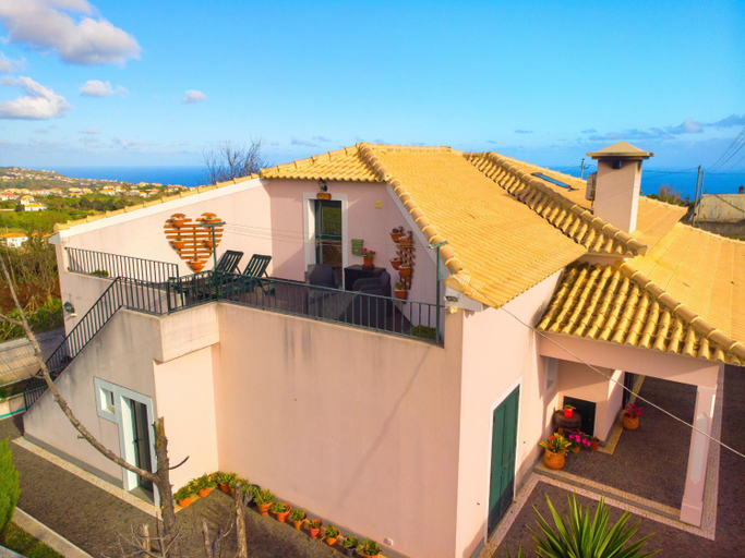Discovery Apartment, Santana