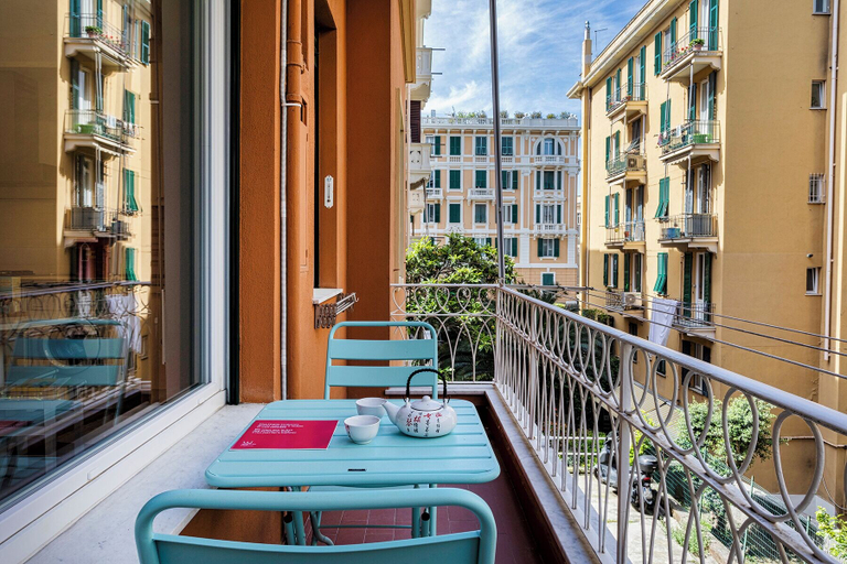 Others 5, Light Apartment in Albaro, Genova